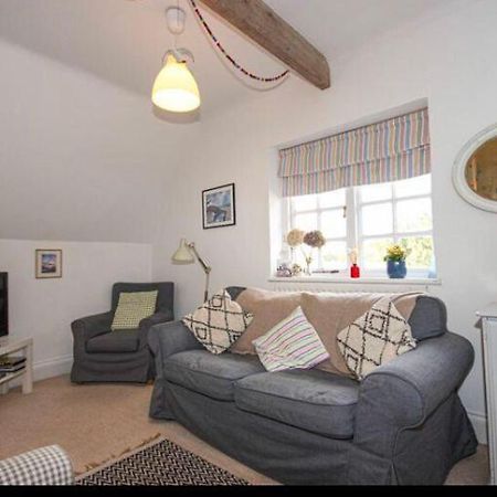 Light And Airy Central Lyme Regis Appartment With Parking Luaran gambar